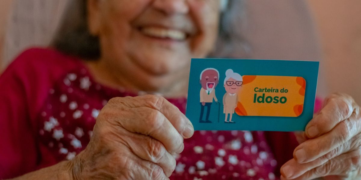 Descubra como os idosos podem viajar gratuitamente entre estados com os benefícios garantidos pelo Cadastro Único.