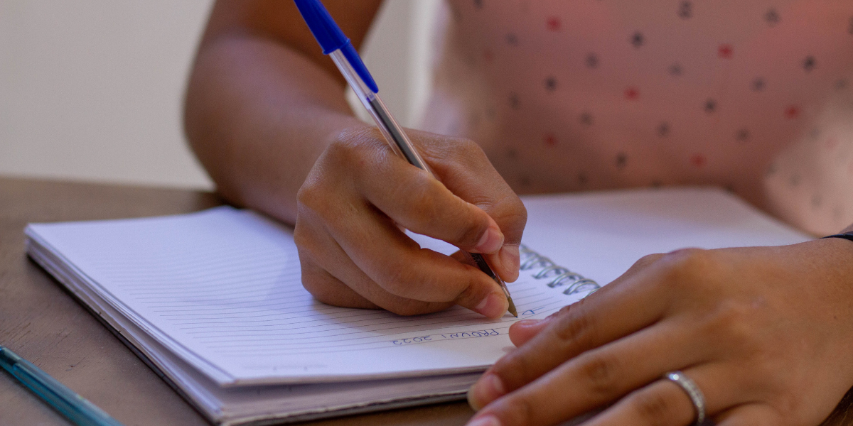 Estudantes do EJA podem se inscrever no programa Pé-de-meia confira este grande PRESENTE do Governo Federal