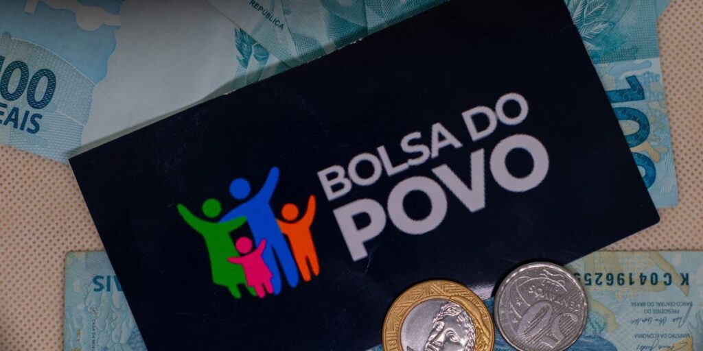 Descubra como o Bolsa do Povo, com auxílios de até R$ 2.400, oferece suporte financeiro essencial para idosos em São Paulo. Saiba se você é elegível!