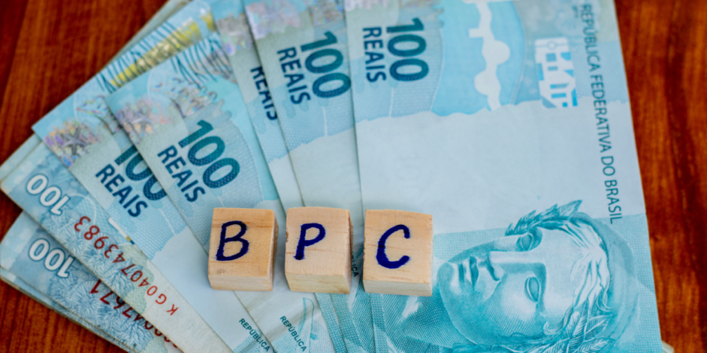 INSS acaba de anunciar uma grande notícia para os beneficiários do BPC em abril; confira quem terá direito ao dinheiro extra