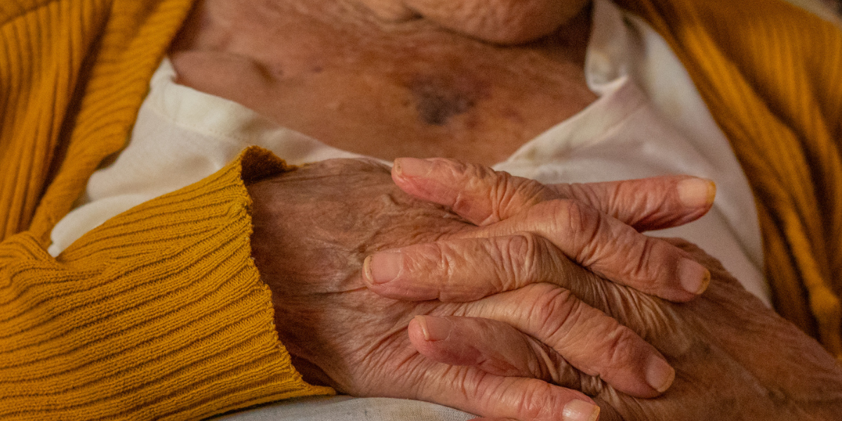Idosos com CPF e mais de 60 anos têm direito a BÔNUS para viajar de graça