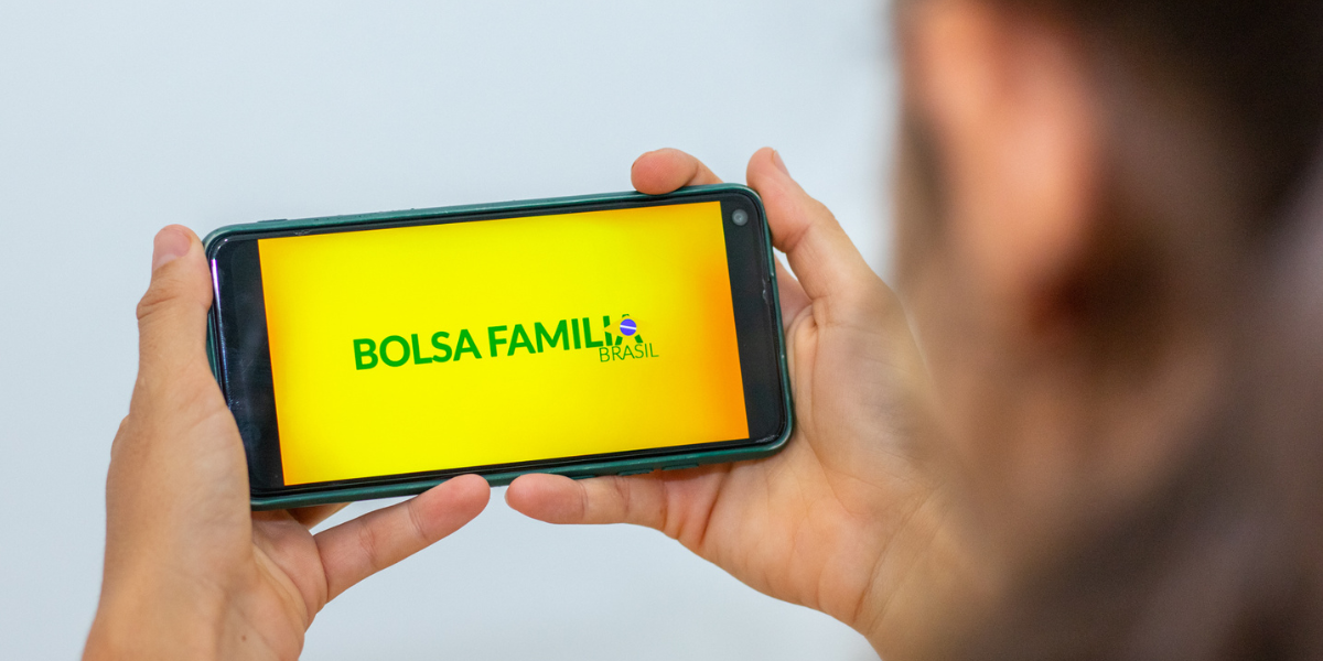 Ter o nome sujo impede de receber o Bolsa Família A VERDADE revelada!