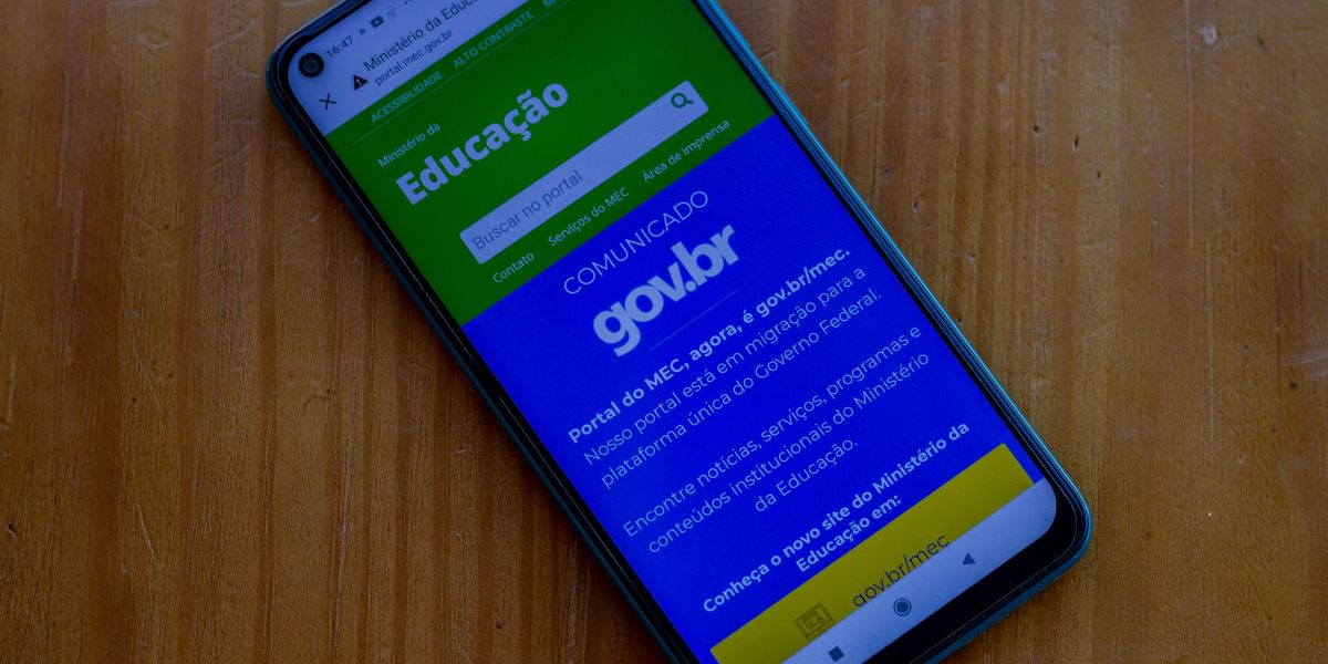 Descubra o período para solicitar isenção da taxa do Enem 2024 e quem pode fazer o exame gratuitamente. Veja também como justificar ausência.