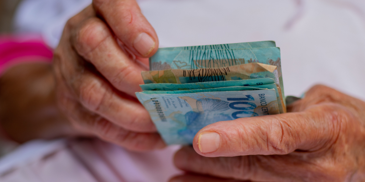 Dinheiro na mão! Aprenda como sacar R$ 600 HOJE do Bolsa Família