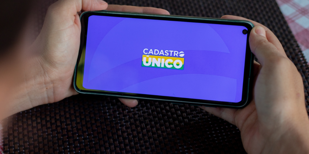 Mensagem AMARELA está aparecendo no app CadÚnico e brasileiros estão preocupados; saiba como resolver