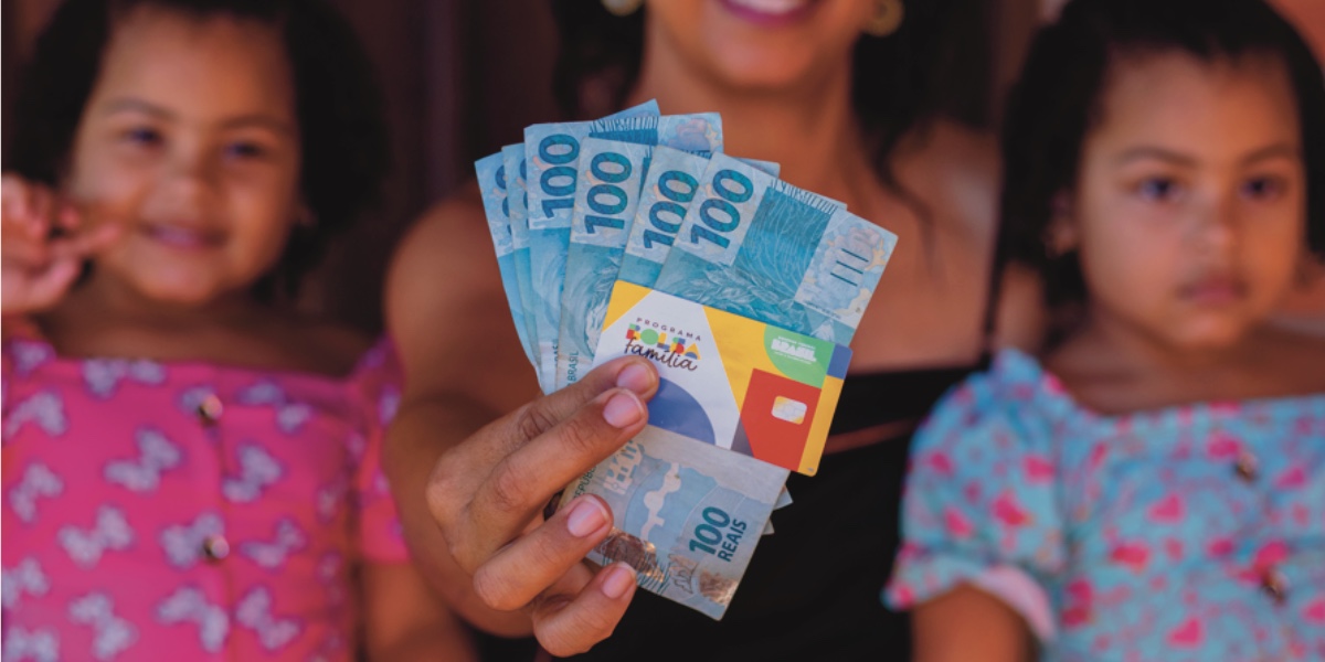 A Caixa Econômica Federal libera hoje, 20 de maio, os pagamentos do Bolsa Família, com valores que ultrapassam R$ 600 para muitas famílias.