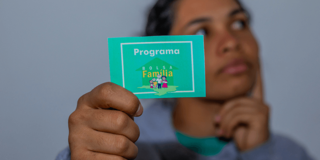 Bolsa Família BLOQUEADO após ser atualizado Isso é bem comum! Saiba o que fazer para DESTRAVAR hoje