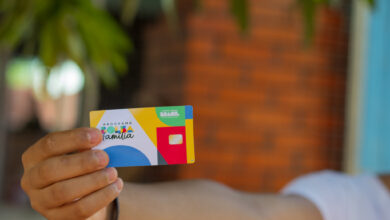 Apenas quem tem o NOVO cartão do Bolsa Família pode sacar o benefício