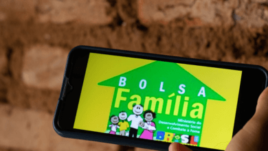 Bolsa Família Ícone amarelo com mensagem Enviado para crédito em conta; o que isto significa