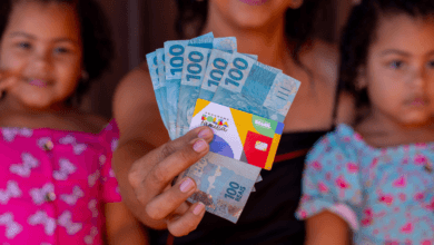 Bolsa Família + auxílio-maternidade Saiba se é possível receber em DOBRO!