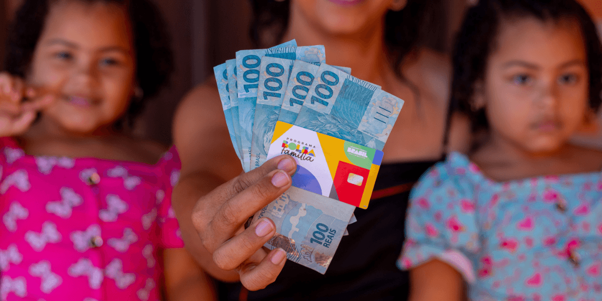 Bolsa Família + auxílio-maternidade Saiba se é possível receber em DOBRO!