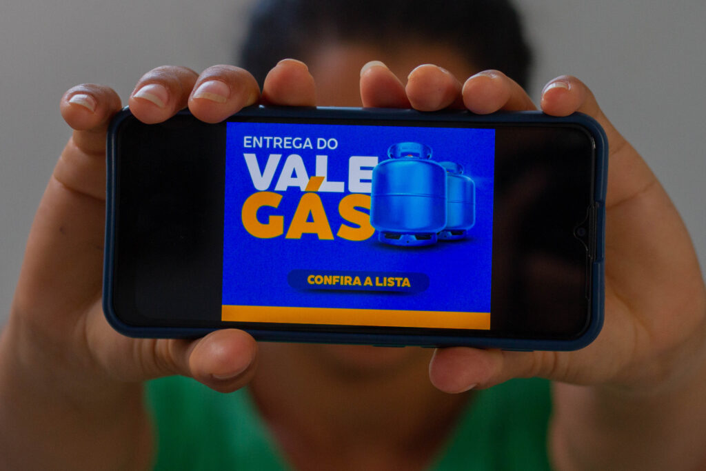 É verdade que o governo CANCELOU o Auxílio Gás em 2024 Entenda