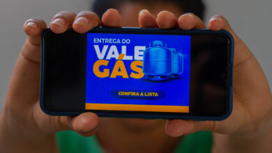 É verdade que o governo CANCELOU o Auxílio Gás em 2024 Entenda
