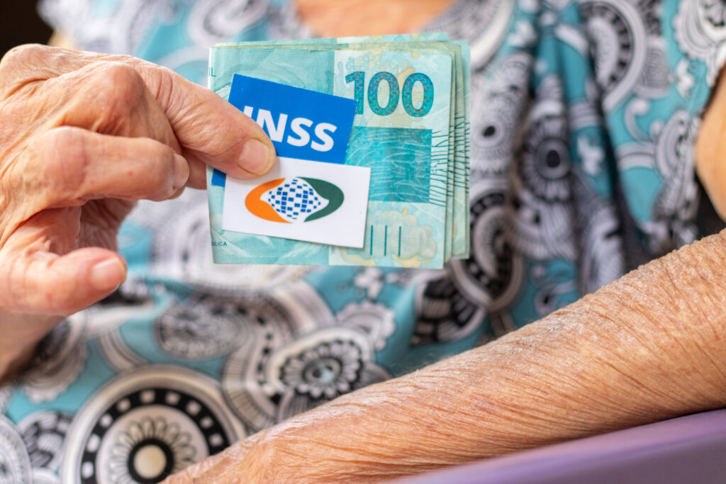 Idosos do CadÚnico recebem benefício de R$ 1,4 mil em setembro