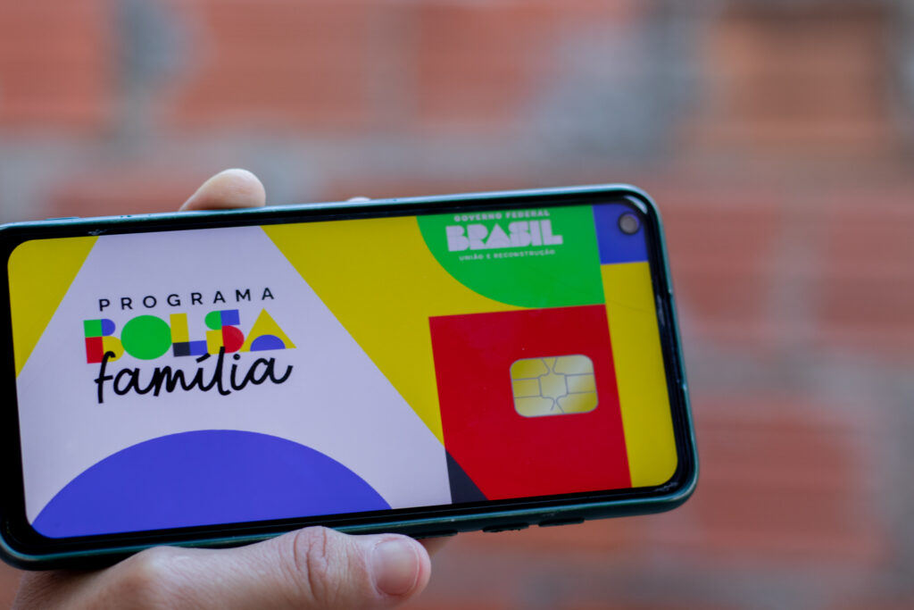 MDS divulga nova lista de BLOQUEIO do Bolsa Família; veja como consultar