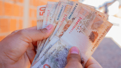 Prazo final é revelado e beneficiários podem ter R$ 600 BLOQUEADOS em agosto; saiba o que fazer!
