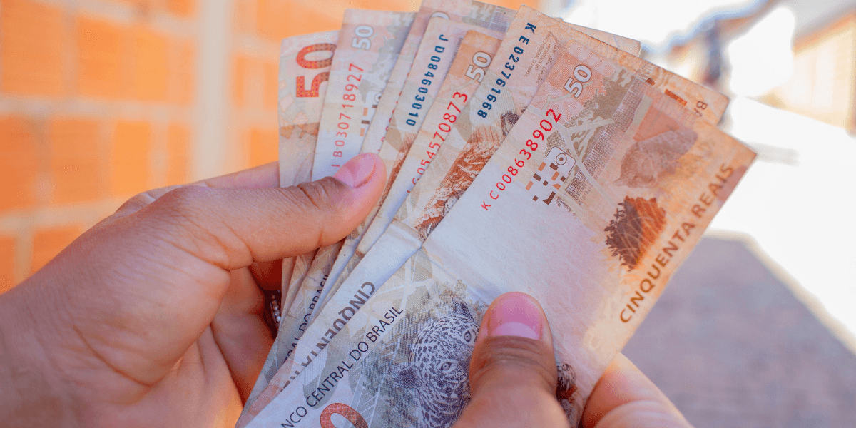 Prazo final é revelado e beneficiários podem ter R$ 600 BLOQUEADOS em agosto; saiba o que fazer!