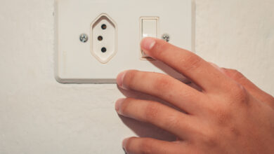 Alerta! Aneel aciona bandeira vermelha , mas inscritos no CadÚnico podem ter DESCONTO na conta de luz