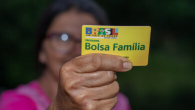 Neste mês, os beneficiários do Bolsa Família podem receber até mil reais em benefícios.