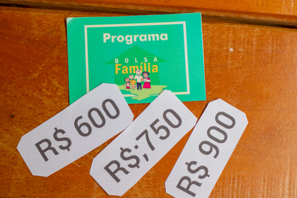 Antecipação do Bolsa Família.