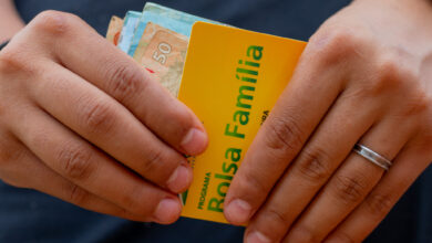 Se você recebe o Bolsa Família, veja a possibilidade de ficar sem R$ 100 em novembro.