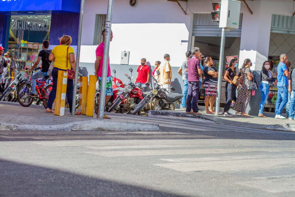 Fila no CRAS.