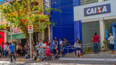 Fila Caixa Bolsa Família.