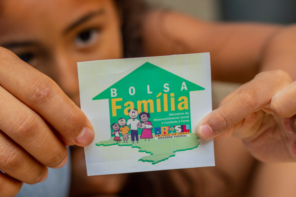 Os beneficiários do Bolsa Família receberam um balde de água fria. Entenda.
