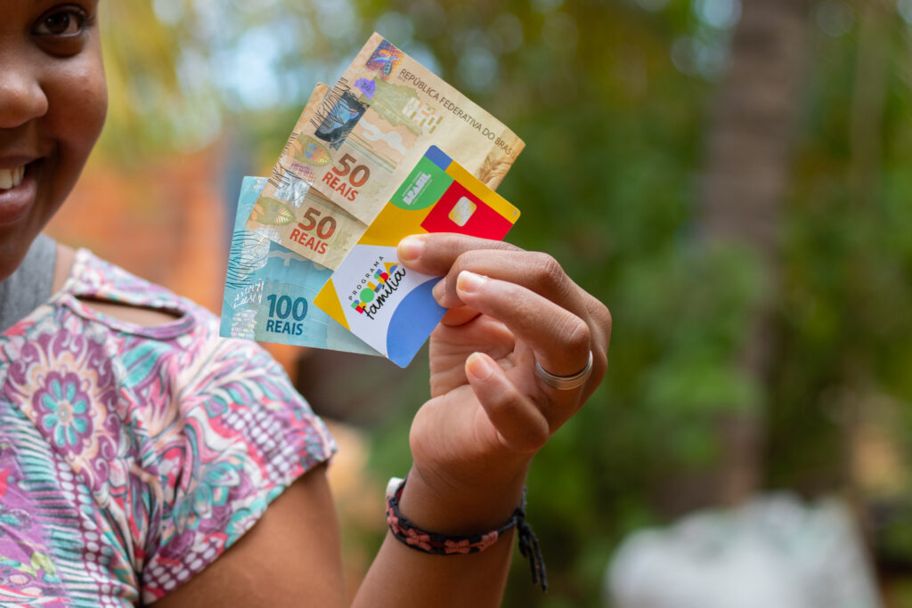 Se você recebe o Bolsa Família, use-o com sabedoria ou pode perdê-lo.