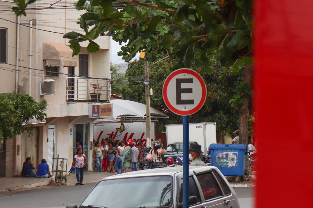 Fila no CRAS.