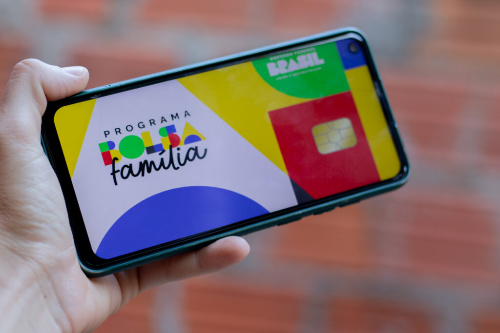 Se seu Bolsa Família está bloqueado, veja se atualizar agora ainda resolve.