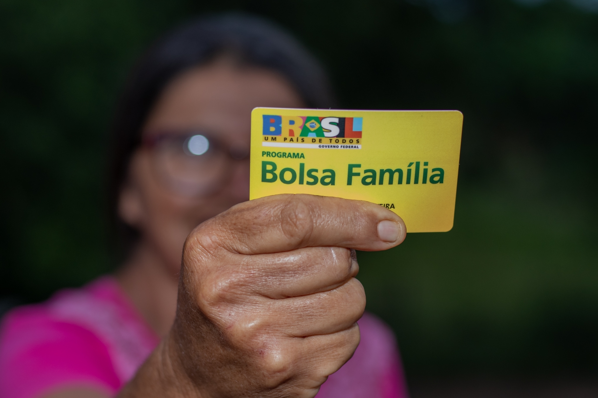 Se você recebe o Bolsa Família, cuidado com o uso do cartão para não perder o dispositivo.
