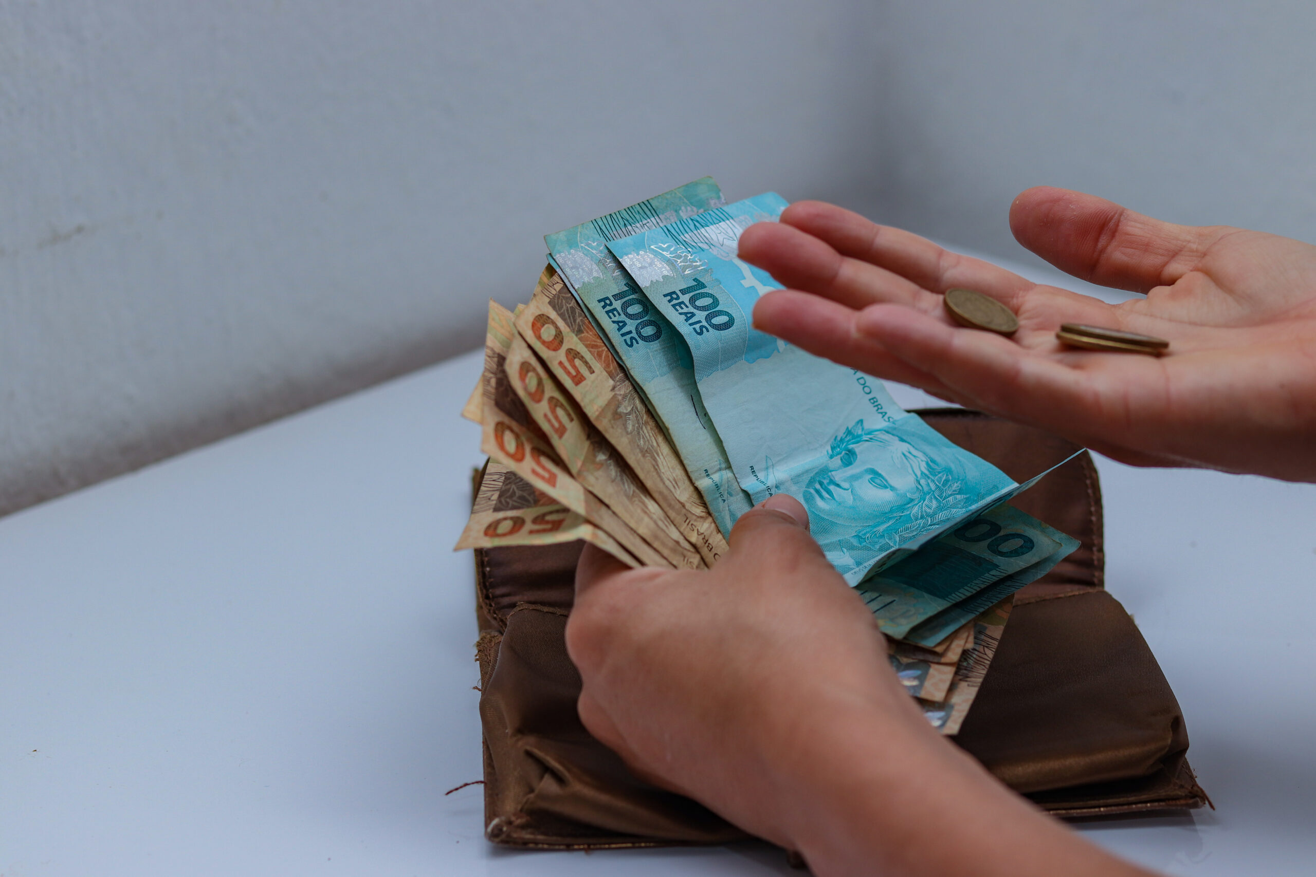 Auxílio mensal como sacar.