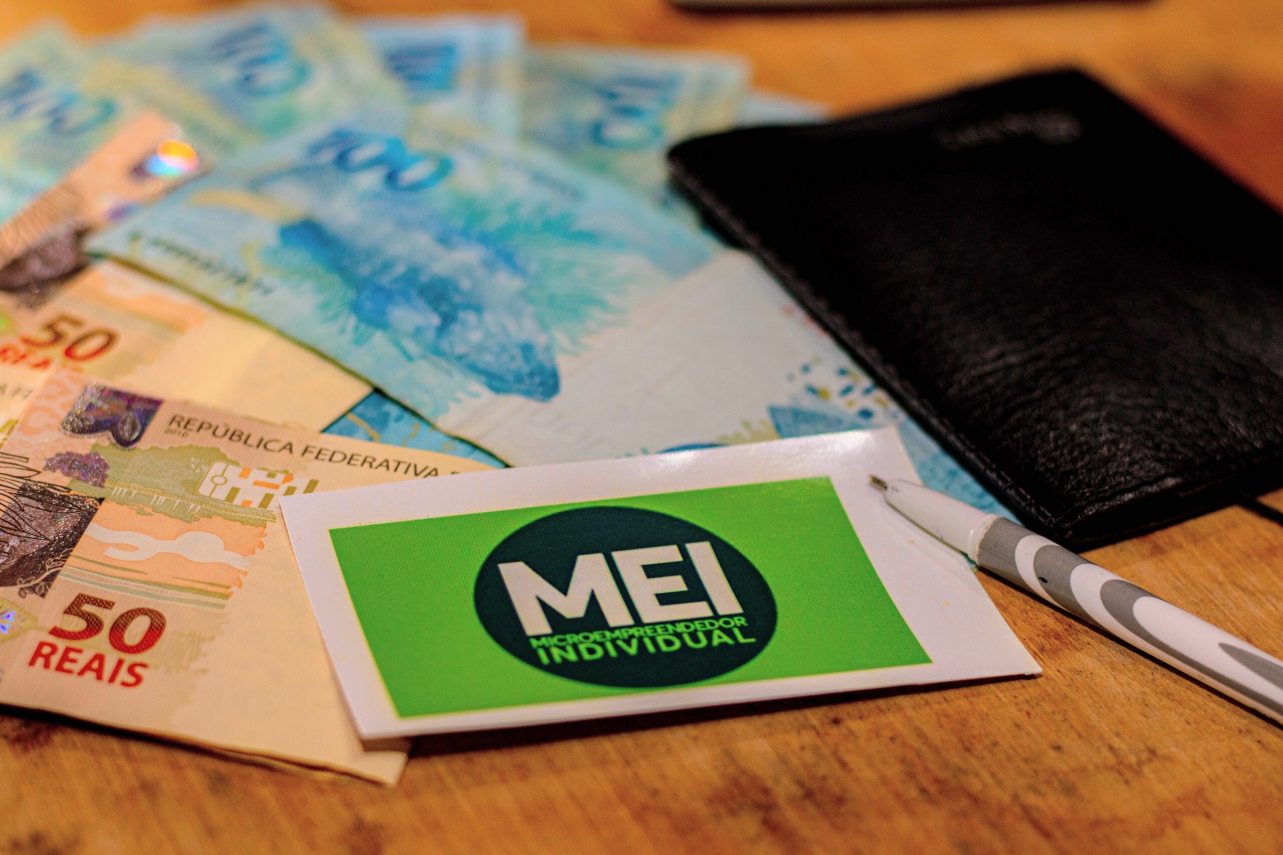 O cenário do empreendedorismo está sorrindo para quem tem registro no CadÚnico. Acabaram as taxas para abrir MEI!