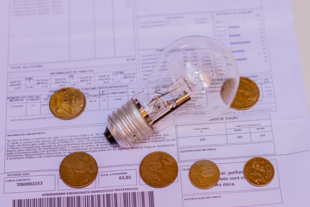 Precisando pagar mais barato na conta de luz? Veja como aproveitar o Cadastro Único!