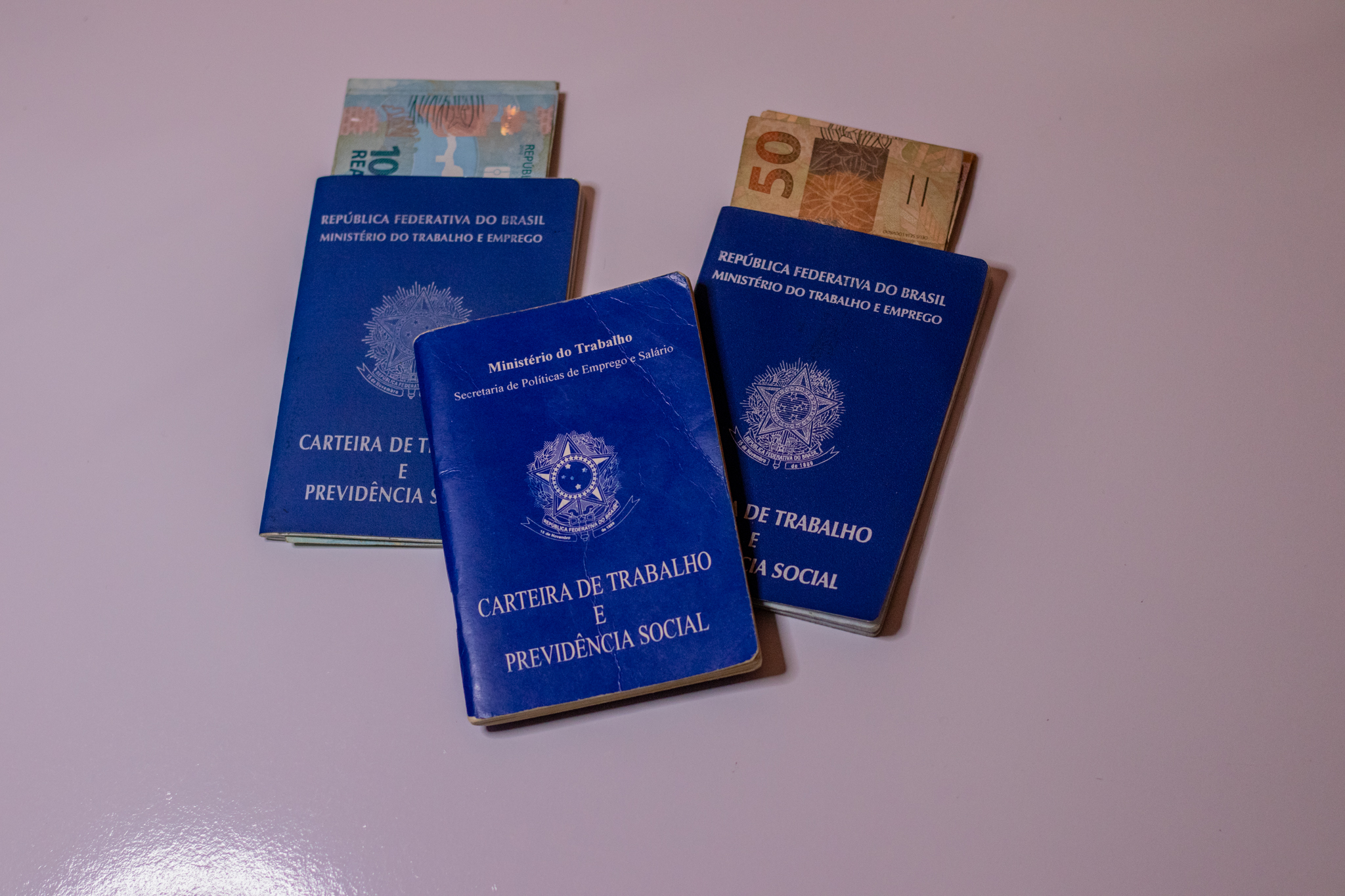 Bolsa Família carteira assinada.