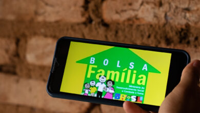 Mulheres com filhos precisam comparecer ao CRAS após novo aviso no Bolsa Família