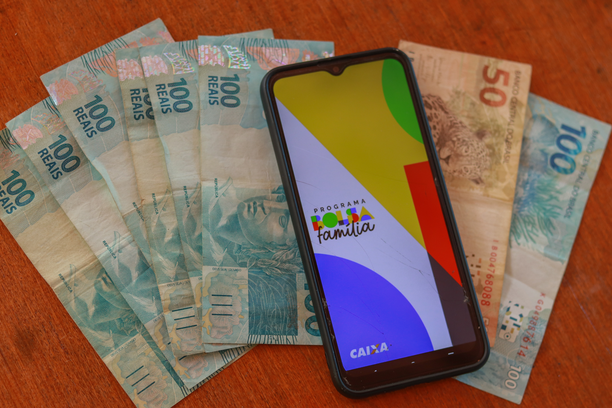 O Bolsa Família está sendo alvejado com diversas notícias falsas. Confira.