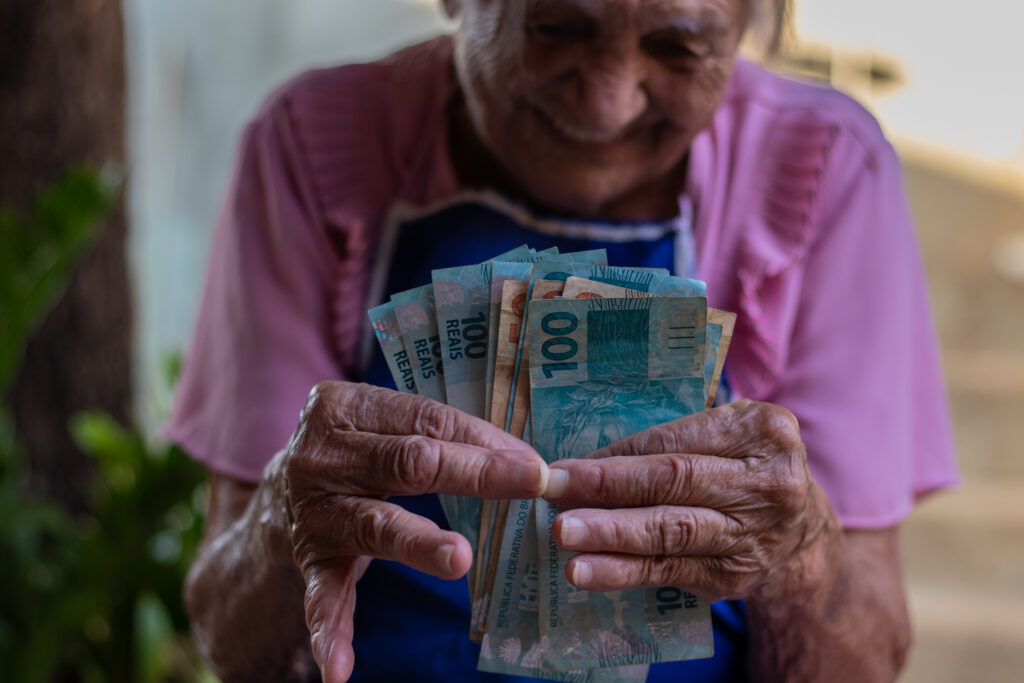 Presente idosos 60+.