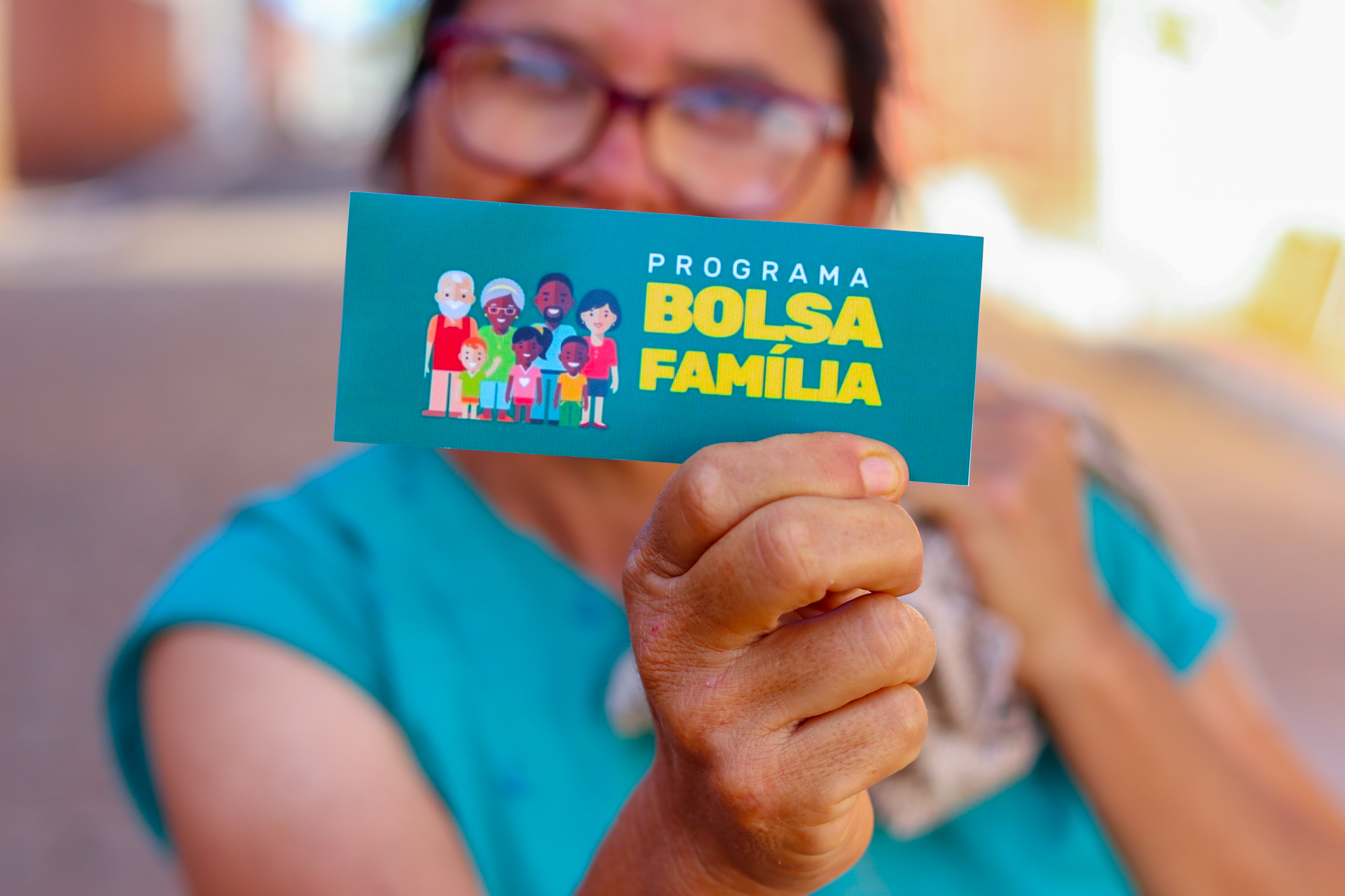 O empréstimo do Bolsa Família já está disponível para contratação. Veja quais bancos oferecem.