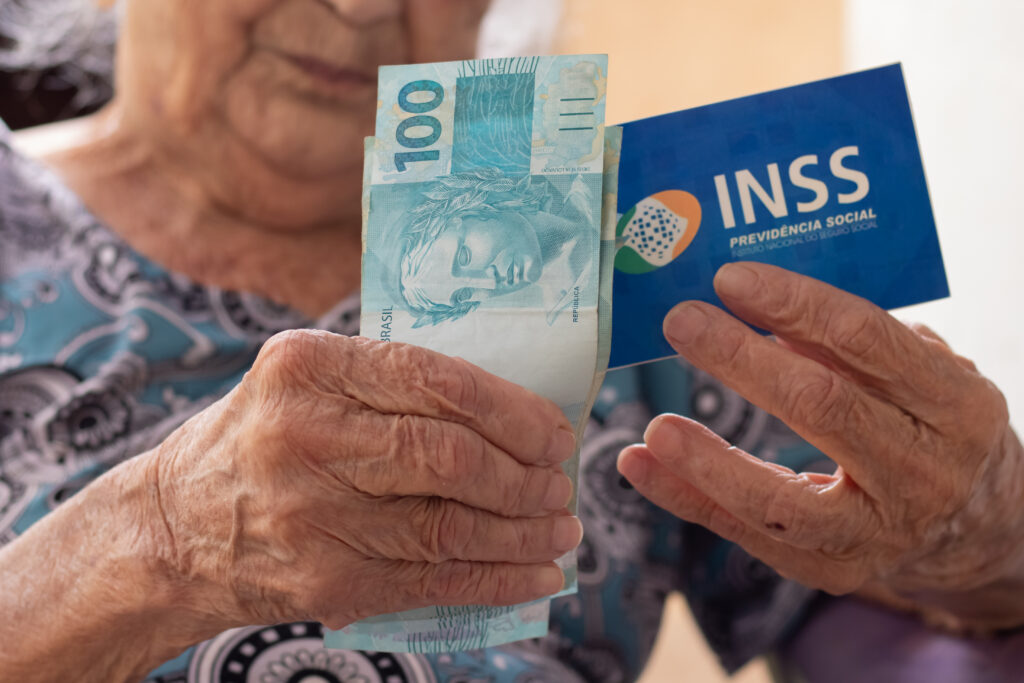 14° salário pode se tornar realidade para quem é beneficiário do INSS? Descubra a verdade!