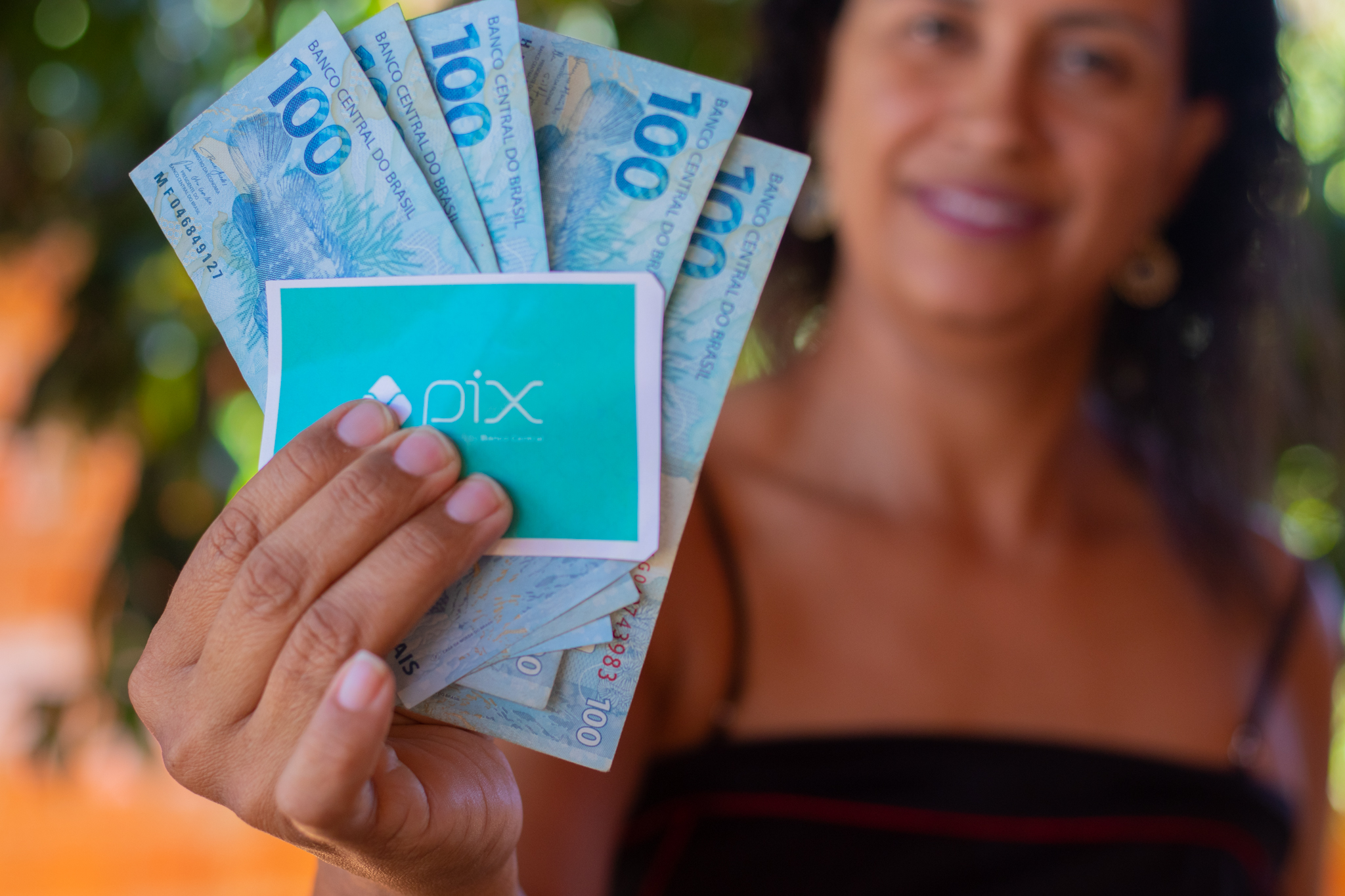 Até 02/2025, inscritos no Cadastro Único podem receber R$ 1.860 na conta via PIX