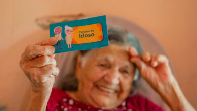 Os idosos com registro no CadÚnico podem ter acesso a diversos benefícios, como a Carteira do Idoso.