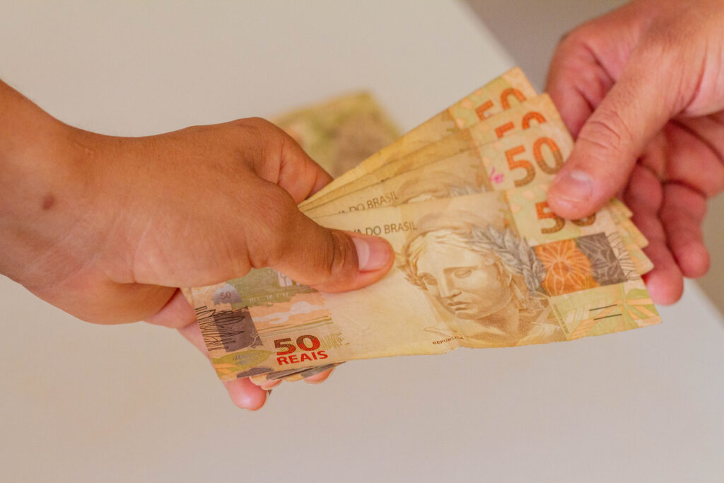 Quem já recebe o Bolsa Família ou o BPC pode ter acesso a mais um pagamento exclusivo. Confira.