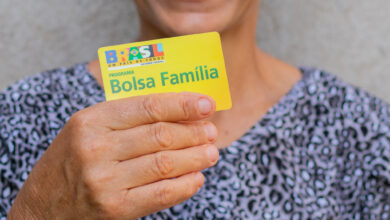 Ainda não recebeu o cartão do Bolsa Família? Veja como rastrear o seu.