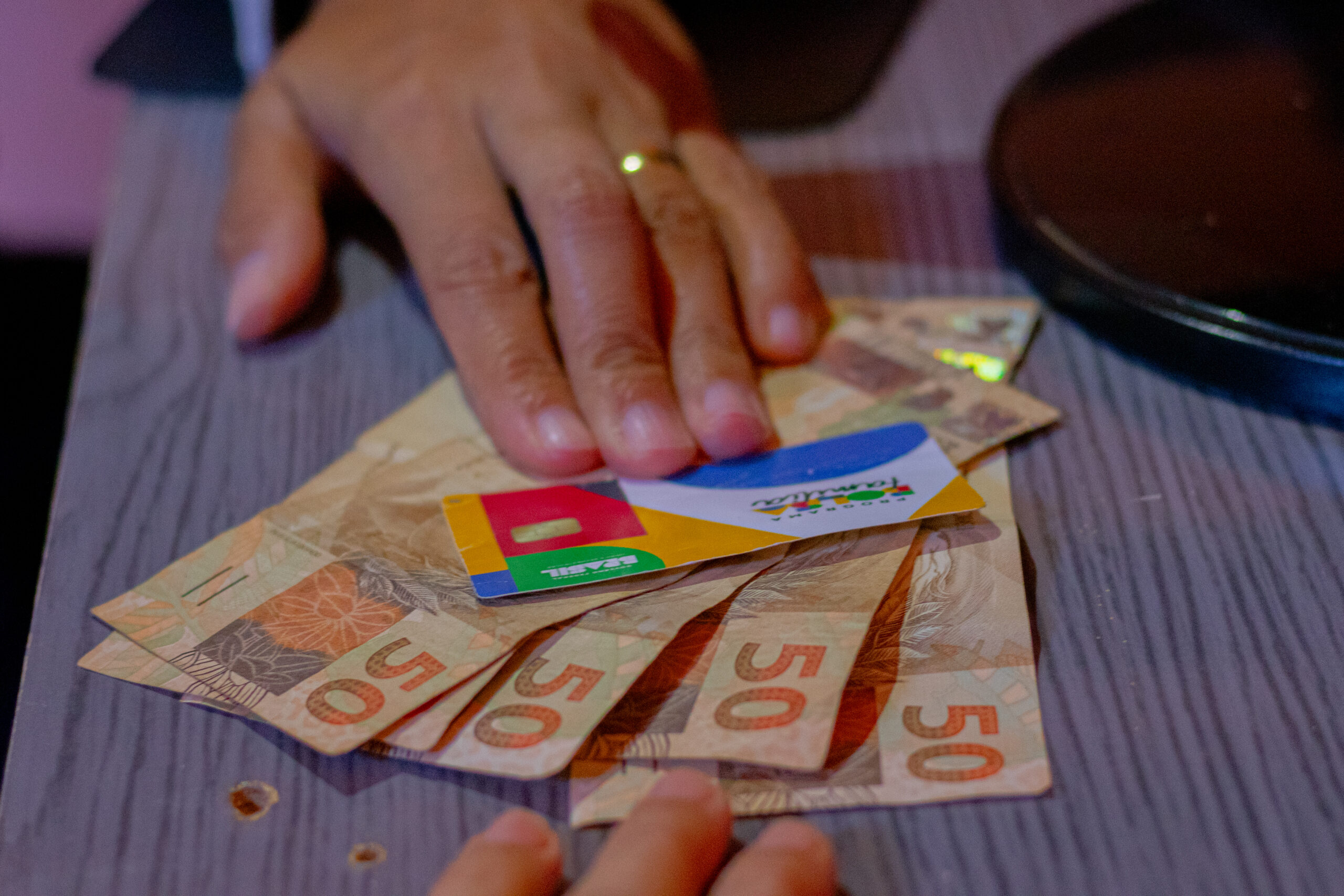Famílias comemoram reajuste INÉDITO no Bolsa Família em 2025; veja critérios