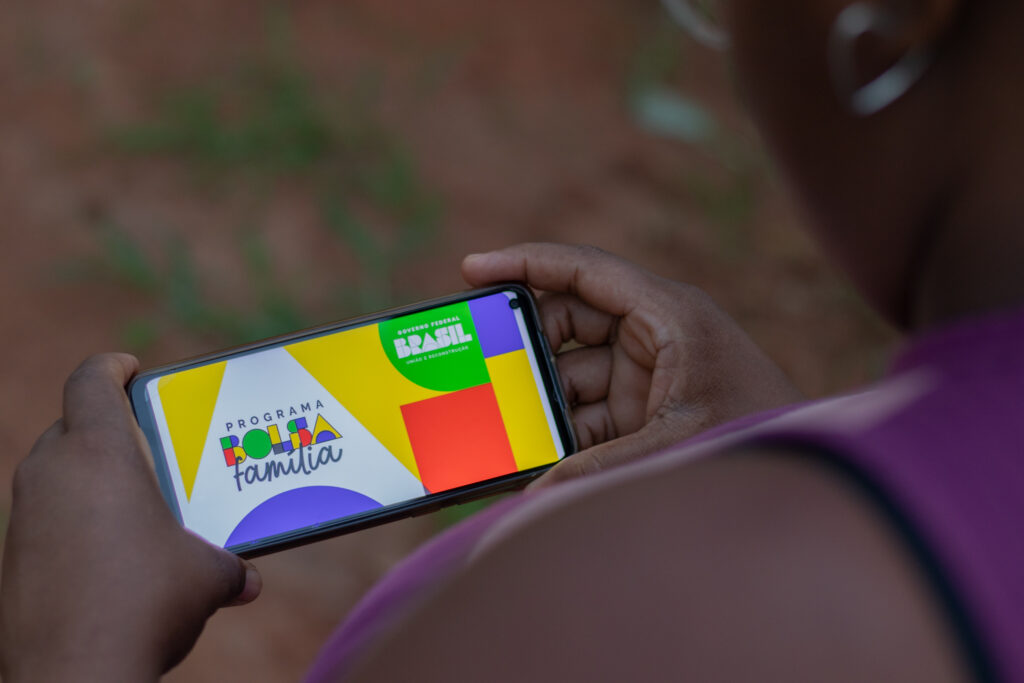 Governo oferece 8,5 MIL vagas para mães do Bolsa Família receberem novo auxílio