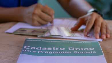 O governo está se preparando para oferecer emprego aos beneficiários do CadÚnico.