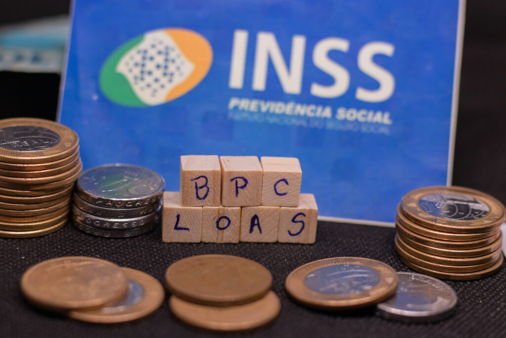 Precisando trabalhar, mas tem medo de perder o BPC? Veja se há risco.