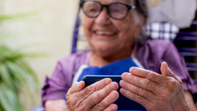 Idosos recebem dicas para lidar com pagamentos atrasados em dezembro; saiba o que fazer